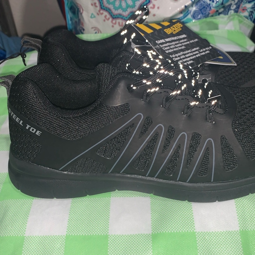 Brazos- woman’s steel toe shoes